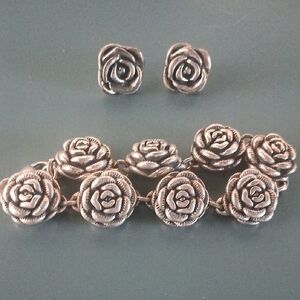 Elegant Silver Rose Jewelry Set
